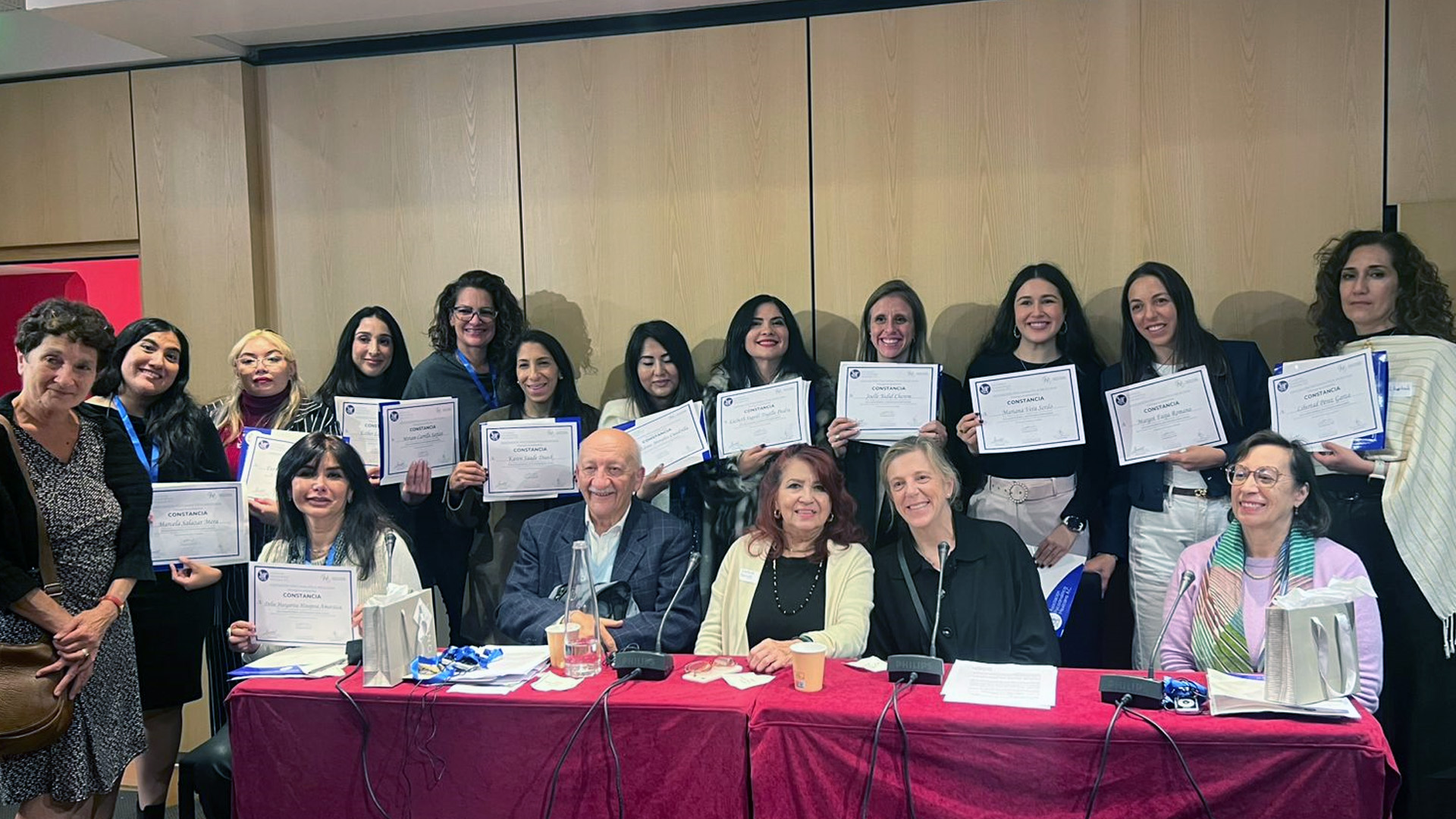 Encuentro académico en el CMP et HDJ Petite Enfance